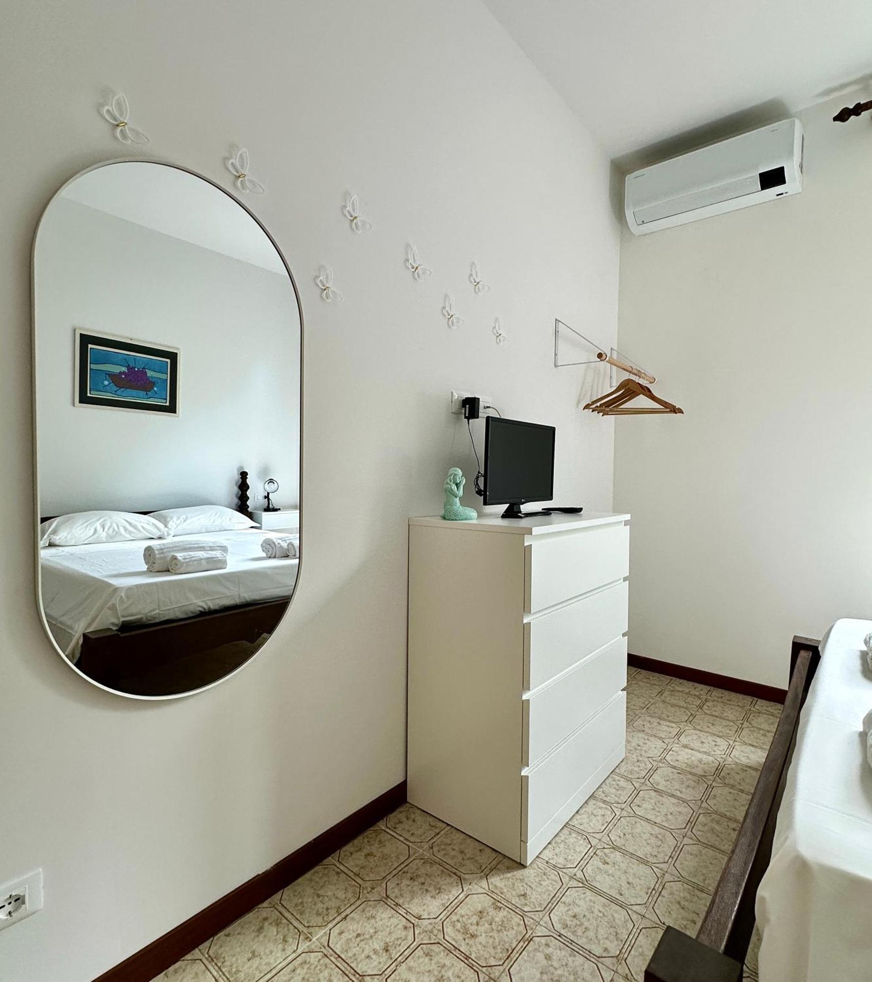 Terrace & Parking - Holiday Home Near Fegina Beach 蒙特罗索阿尔马雷 外观 照片