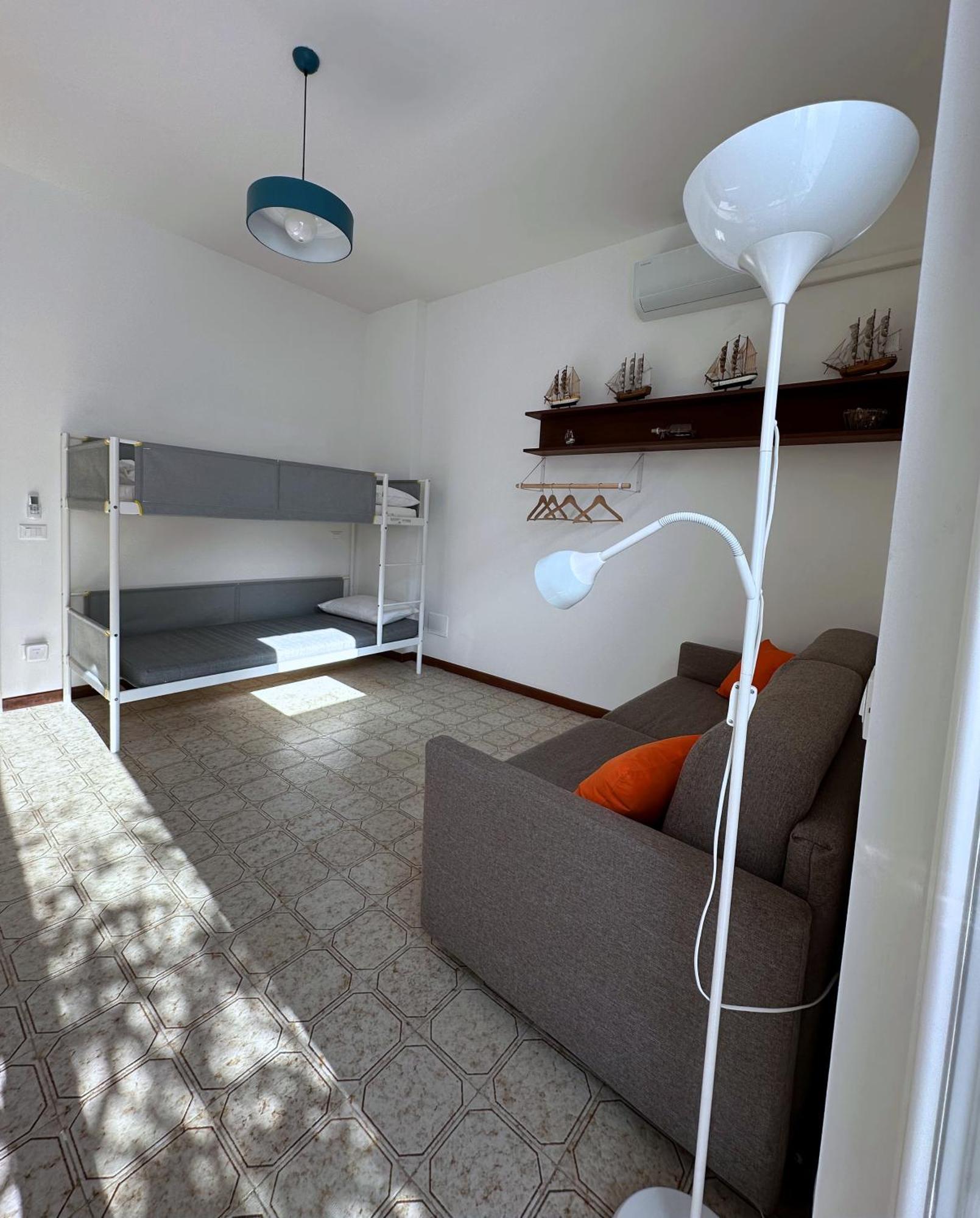 Terrace & Parking - Holiday Home Near Fegina Beach 蒙特罗索阿尔马雷 外观 照片